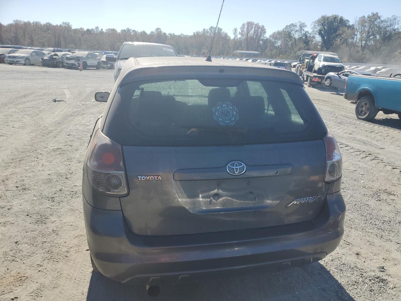 2005 Toyota Corolla Matrix Xr VIN: 2T1KR32E75C330563 Lot: 77485184