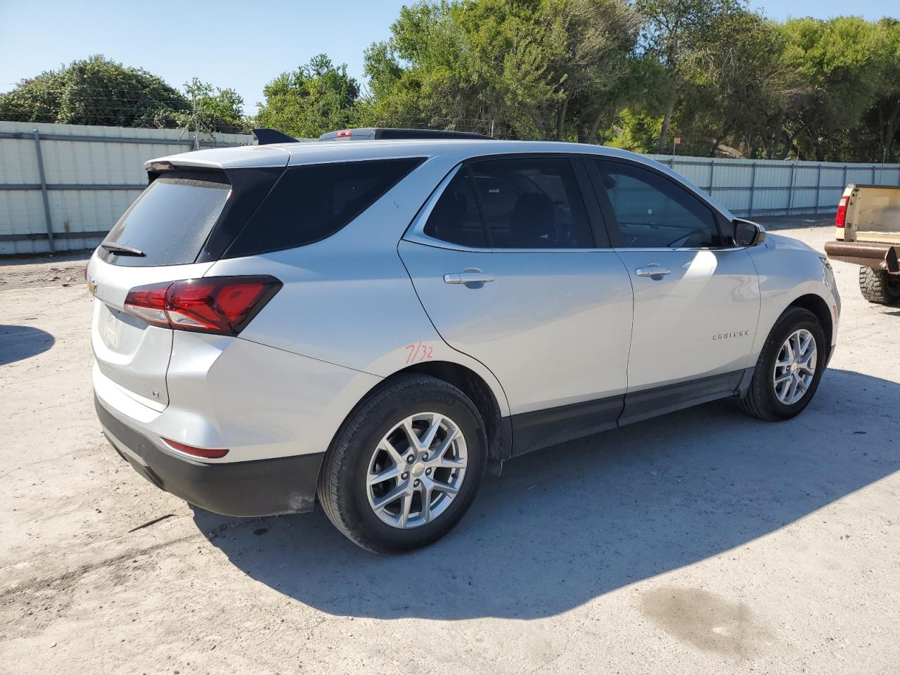 2022 Chevrolet Equinox - Image 3