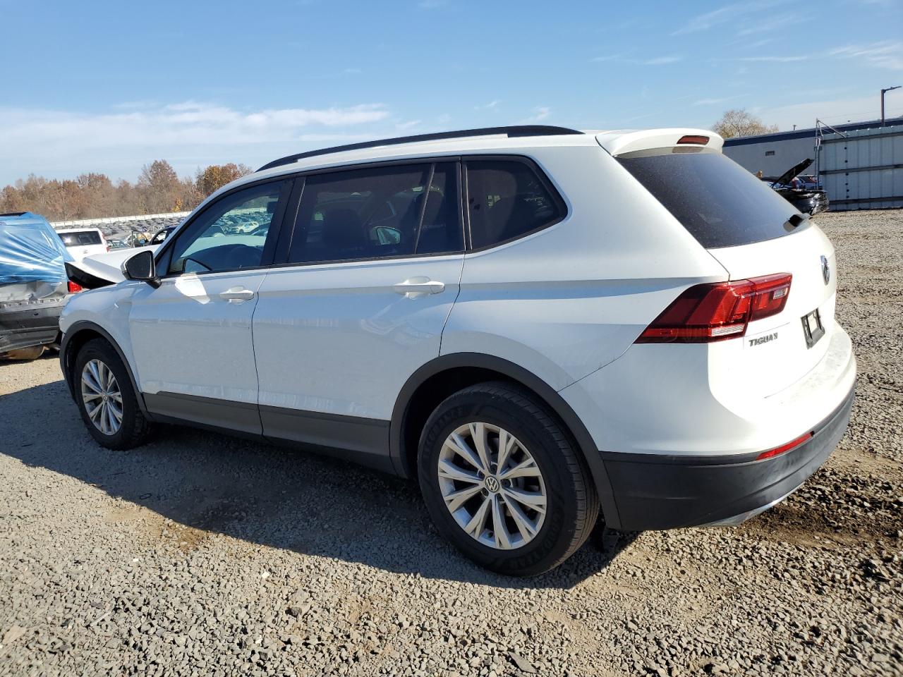 2018 Volkswagen Tiguan - Image 2
