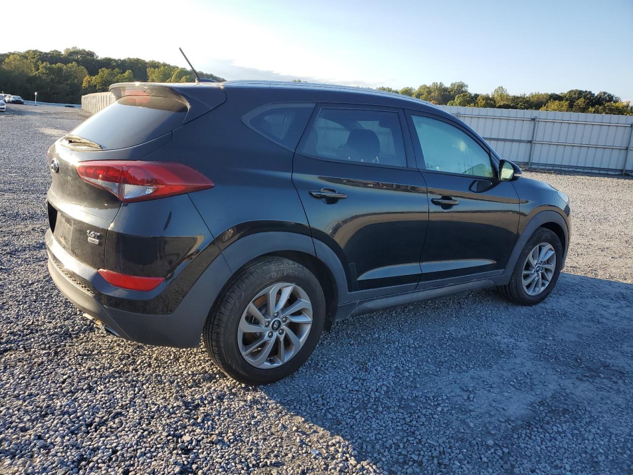 KM8J3CA25GU137866 2016 Hyundai Tucson Limited