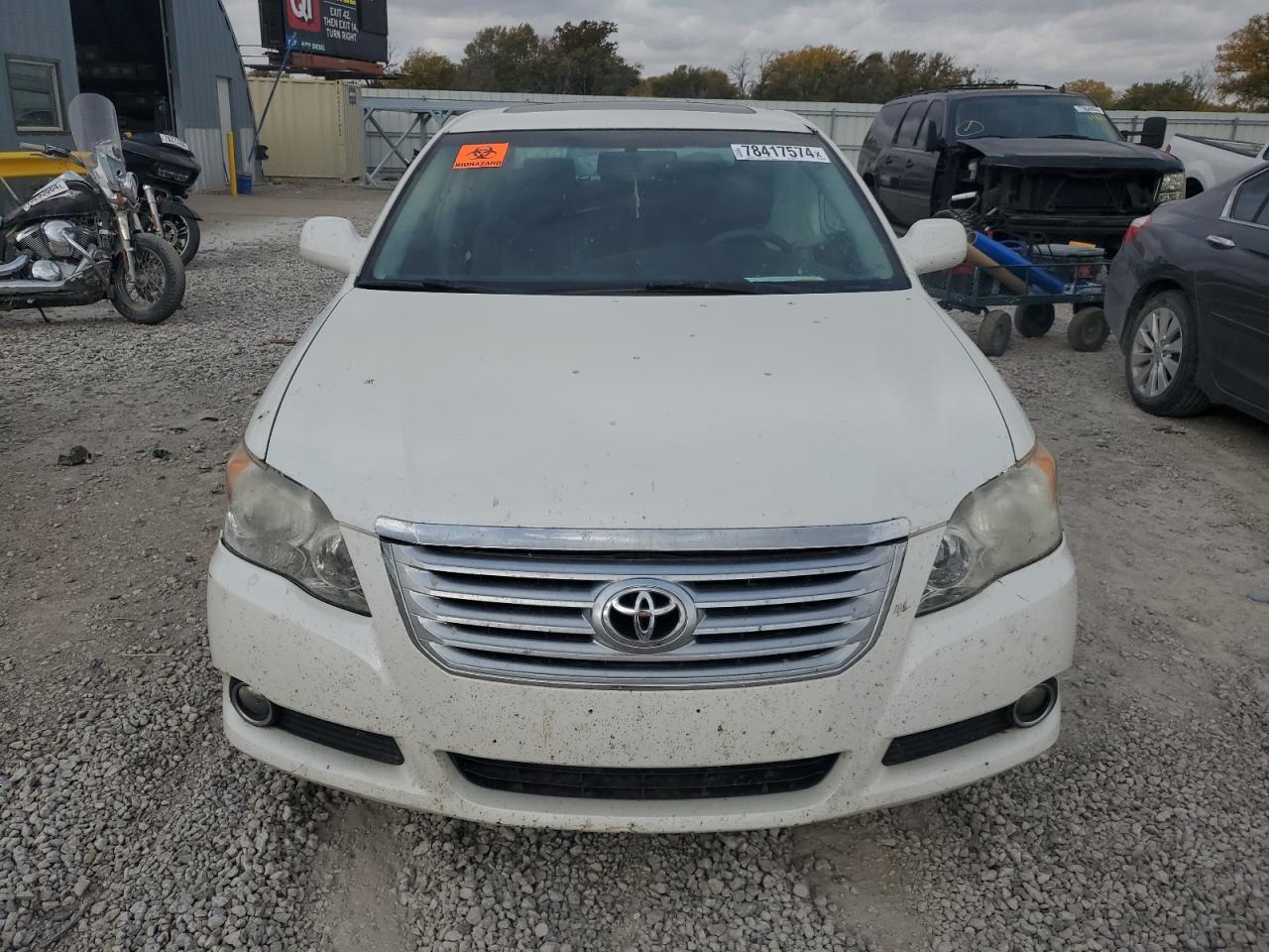 2010 Toyota Avalon - Image 5