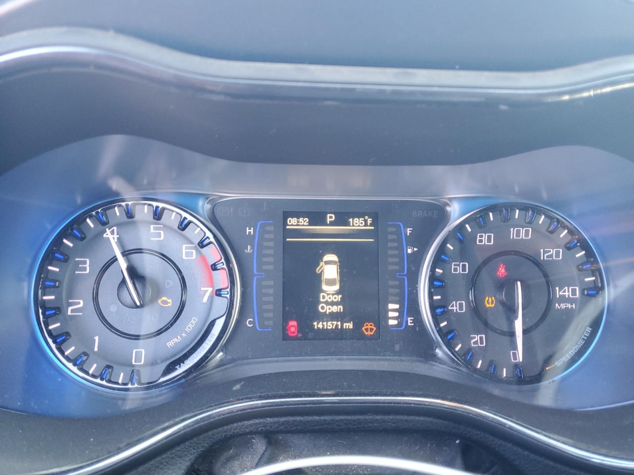 2016 Chrysler 200 - Image 9