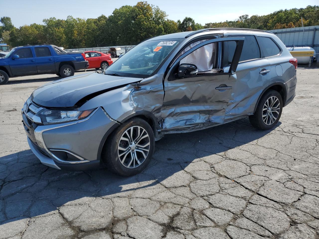 2016 Mitsubishi Outlander - Image 1