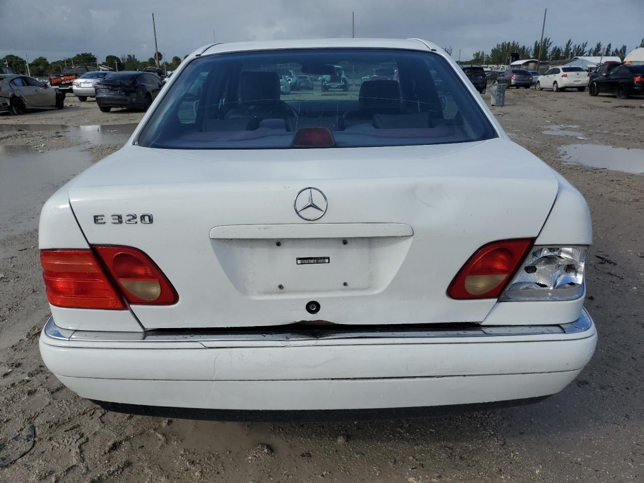 1998 Mercedes-Benz E 320 4Matic VIN: WDBJF82F7WX009117 Lot: 75692414