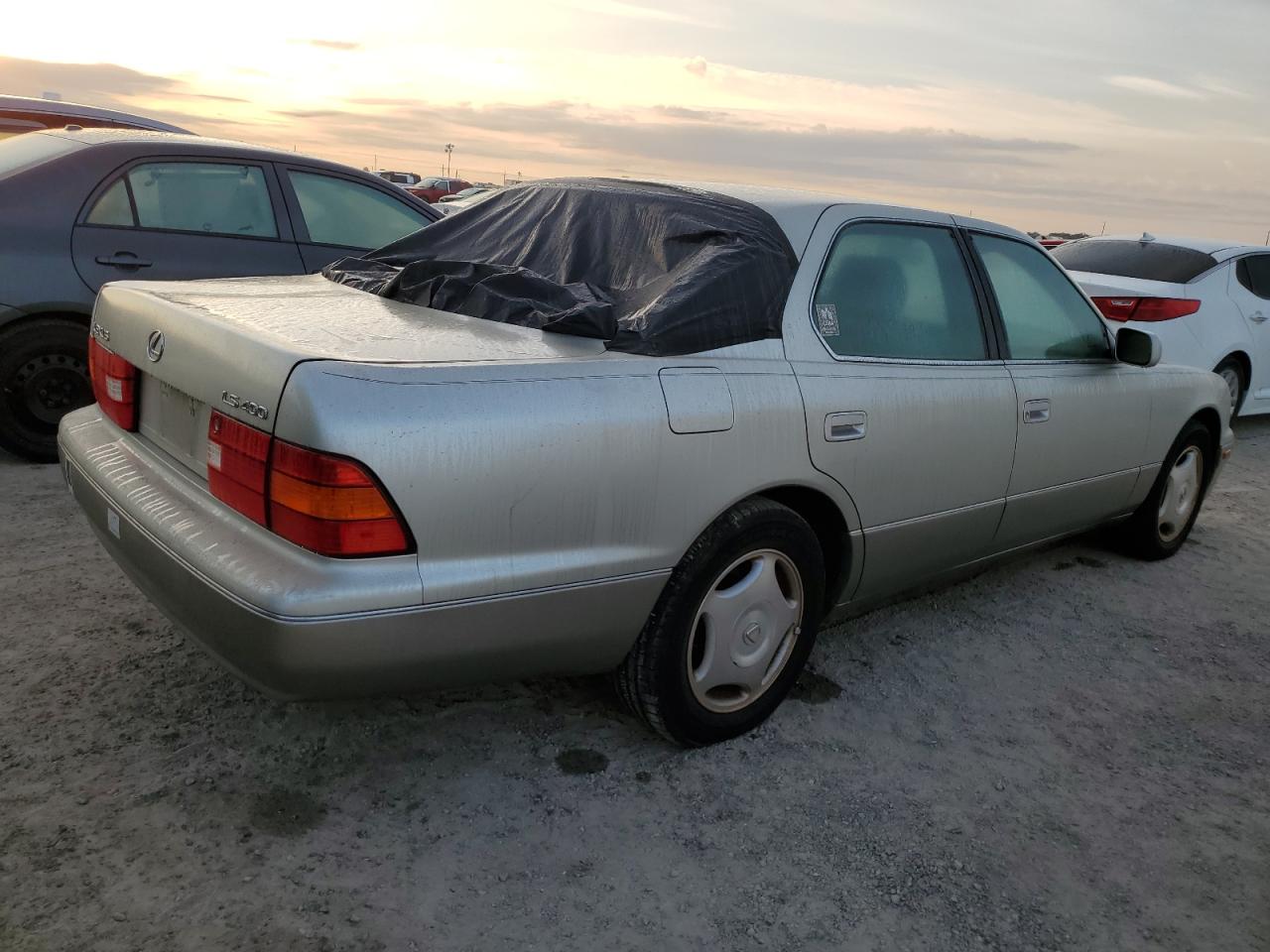 2000 Lexus LS - Image 3