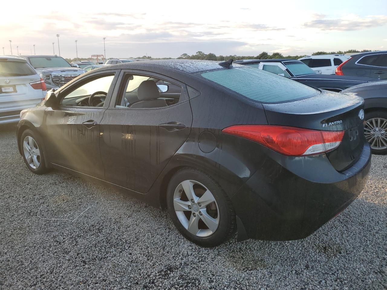 2013 Hyundai Elantra - Image 2