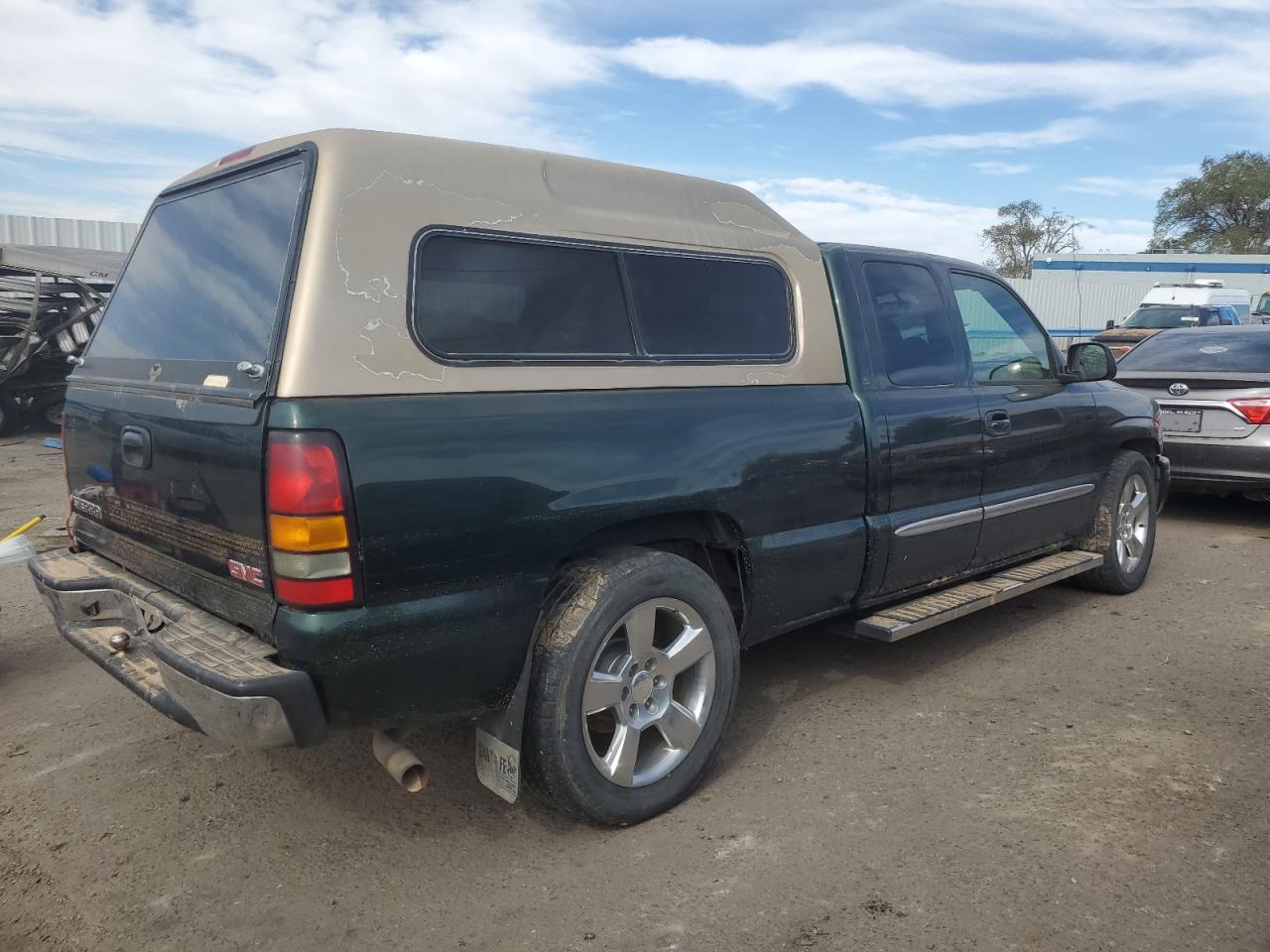 2004 GMC Sierra - Image 3