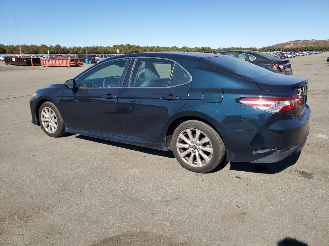 4T1B11HK8JU521166 2018 TOYOTA CAMRY - Image 2