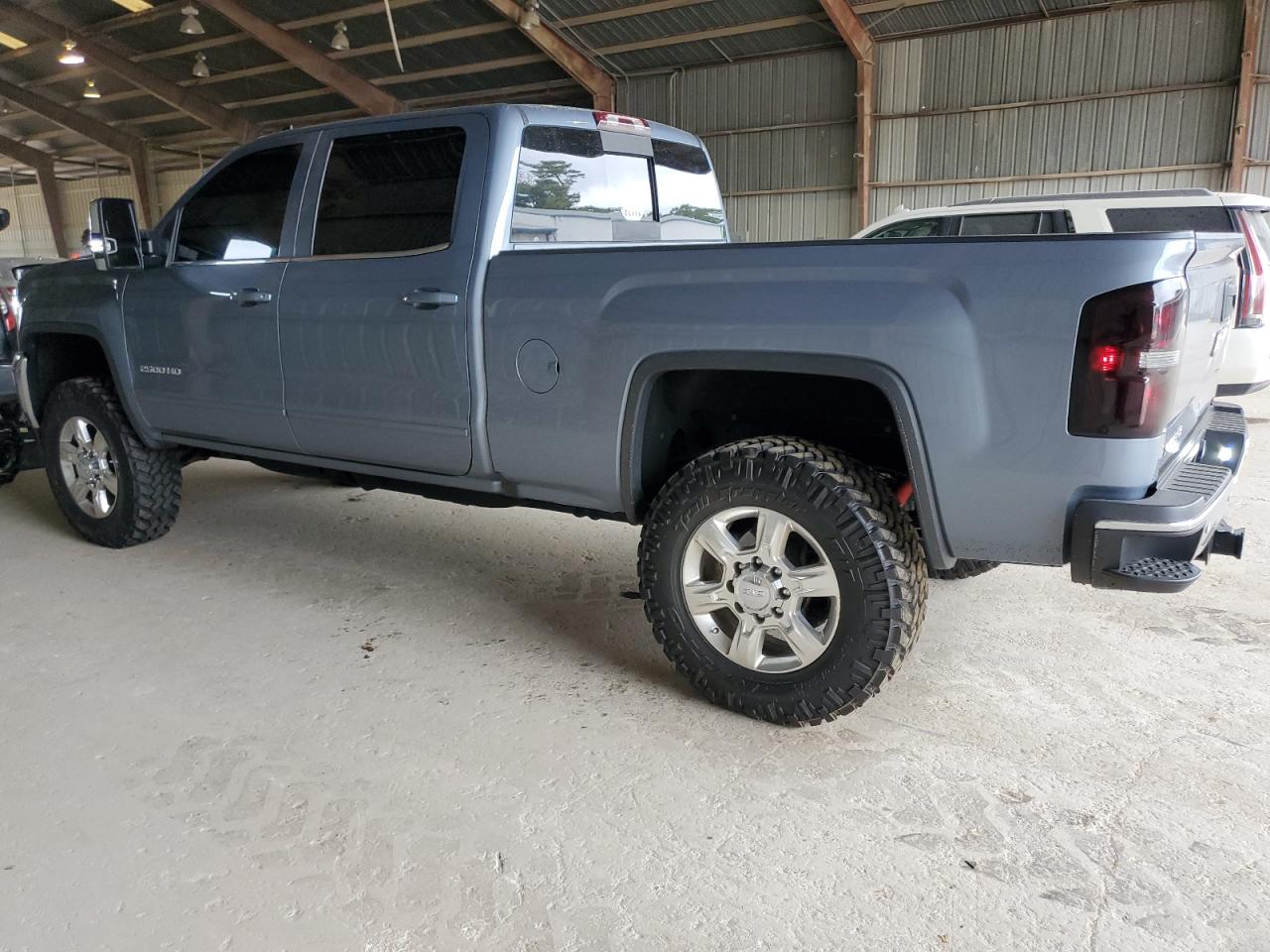 2016 GMC Sierra - Image 2