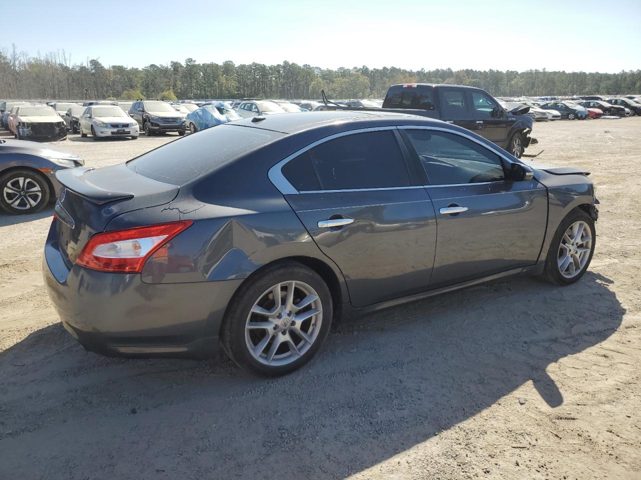 2010 Nissan Maxima - Image 3