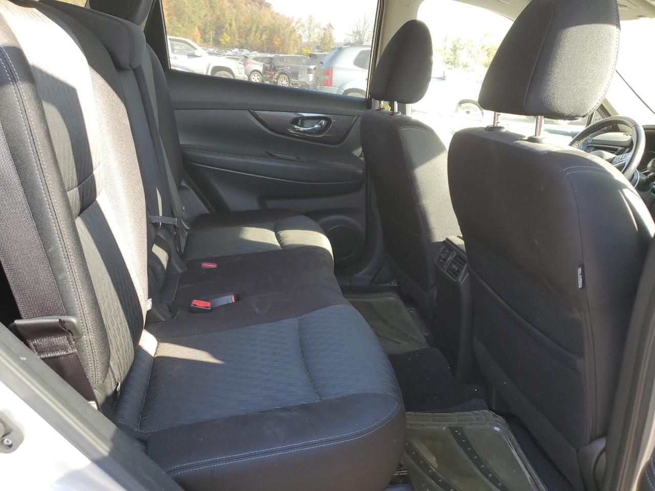 2018 Nissan Rogue - Image 11