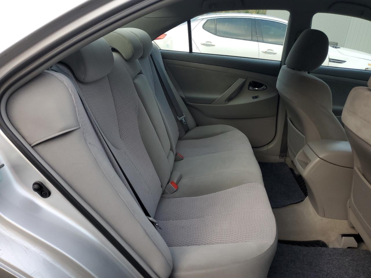2010 Toyota Camry - Image 10