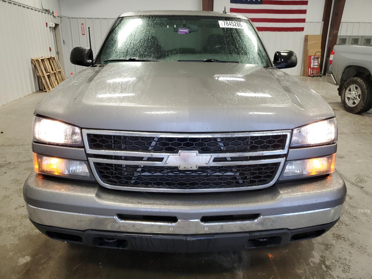 2007 Chevrolet Silverado - Image 5