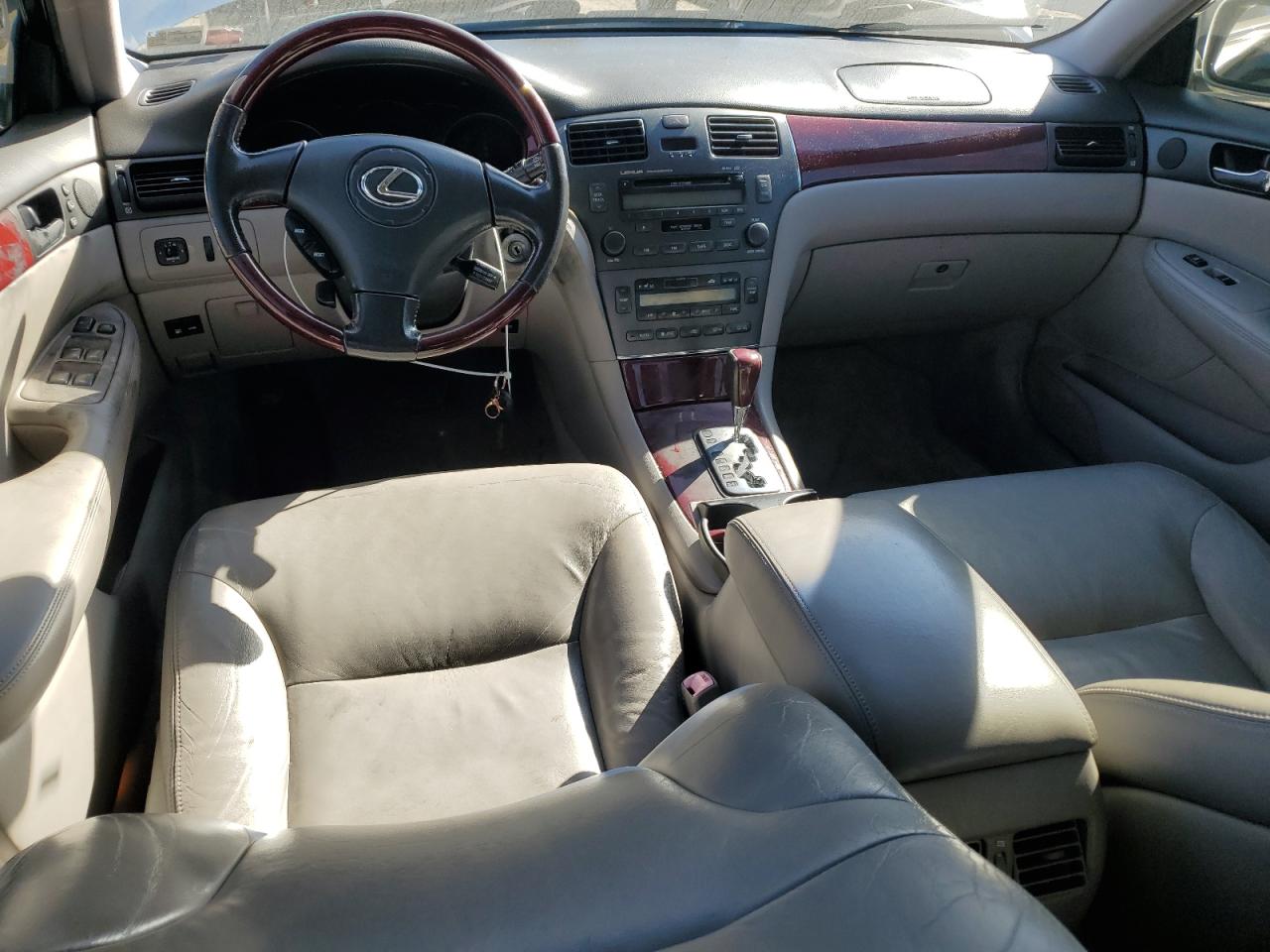 2004 Lexus ES - Image 8