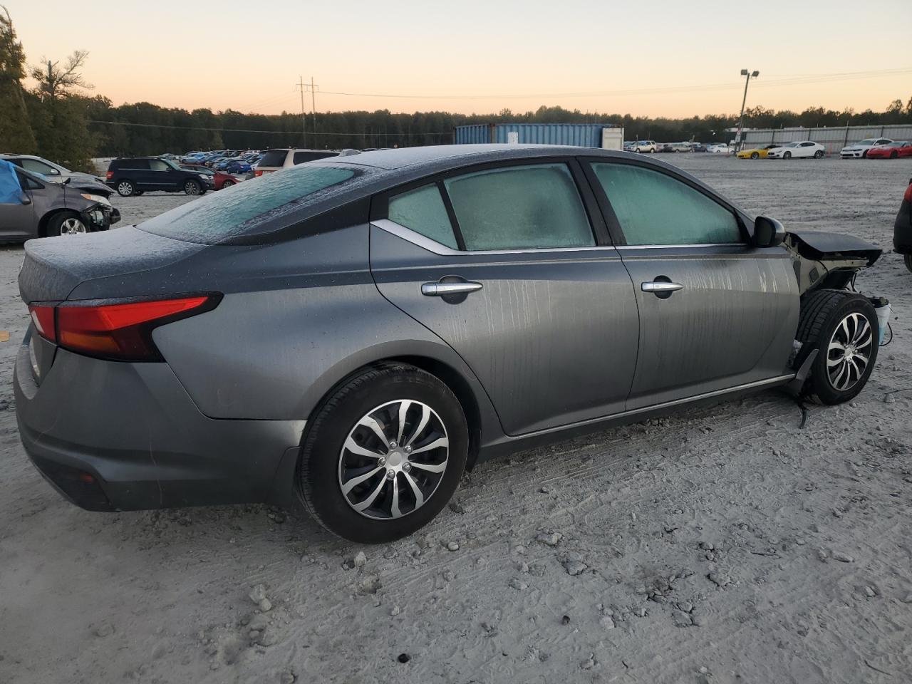 2020 Nissan Altima - Image 3