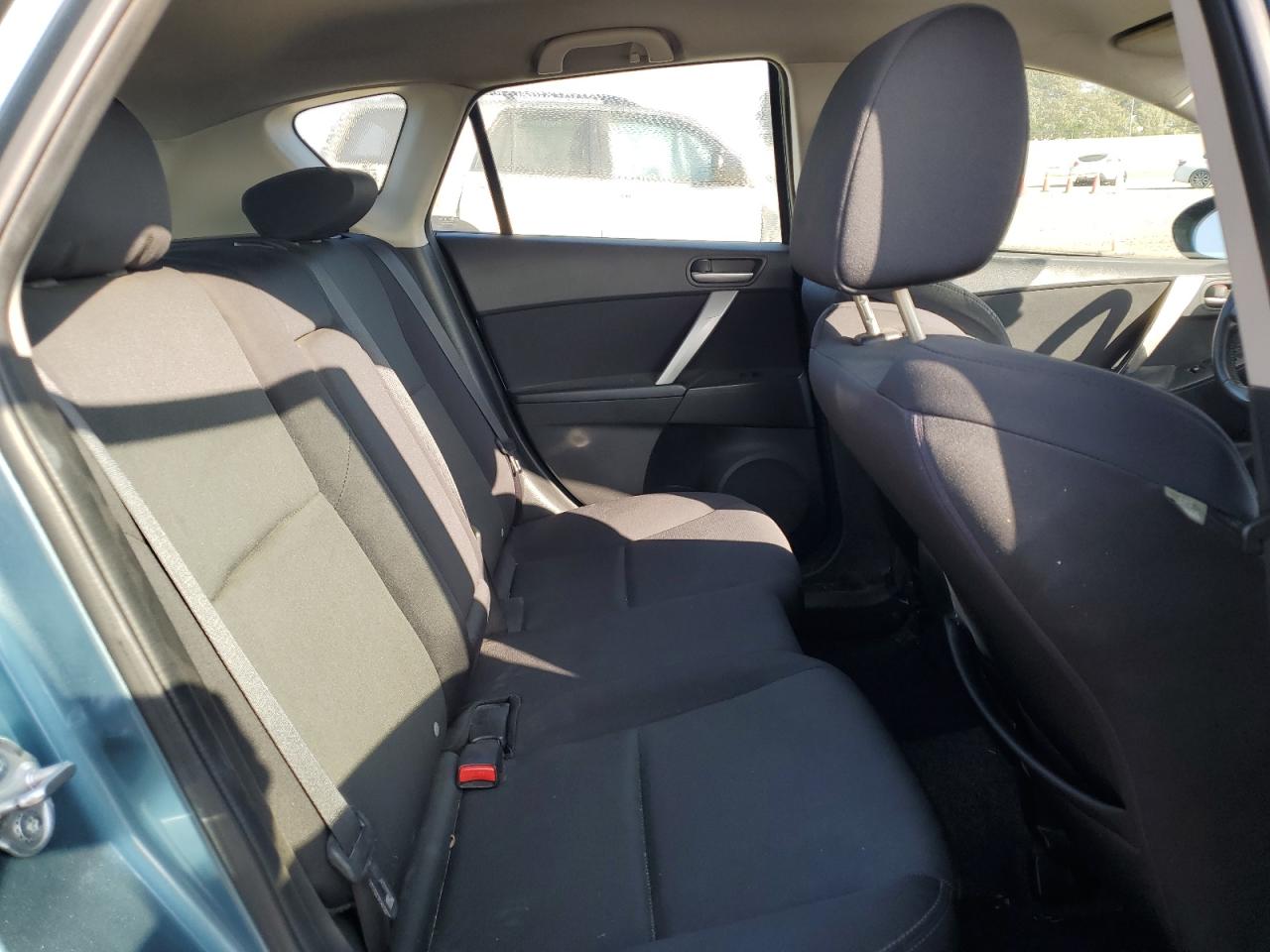 2011 Mazda 3 S VIN: JM1BL1K66B1439062 Lot: 76120954