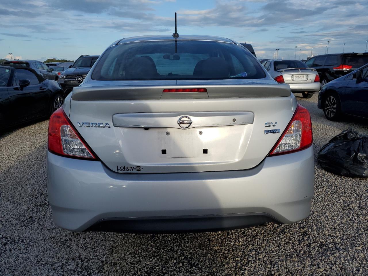 3N1CN7APXHL852263 2017 Nissan Versa S