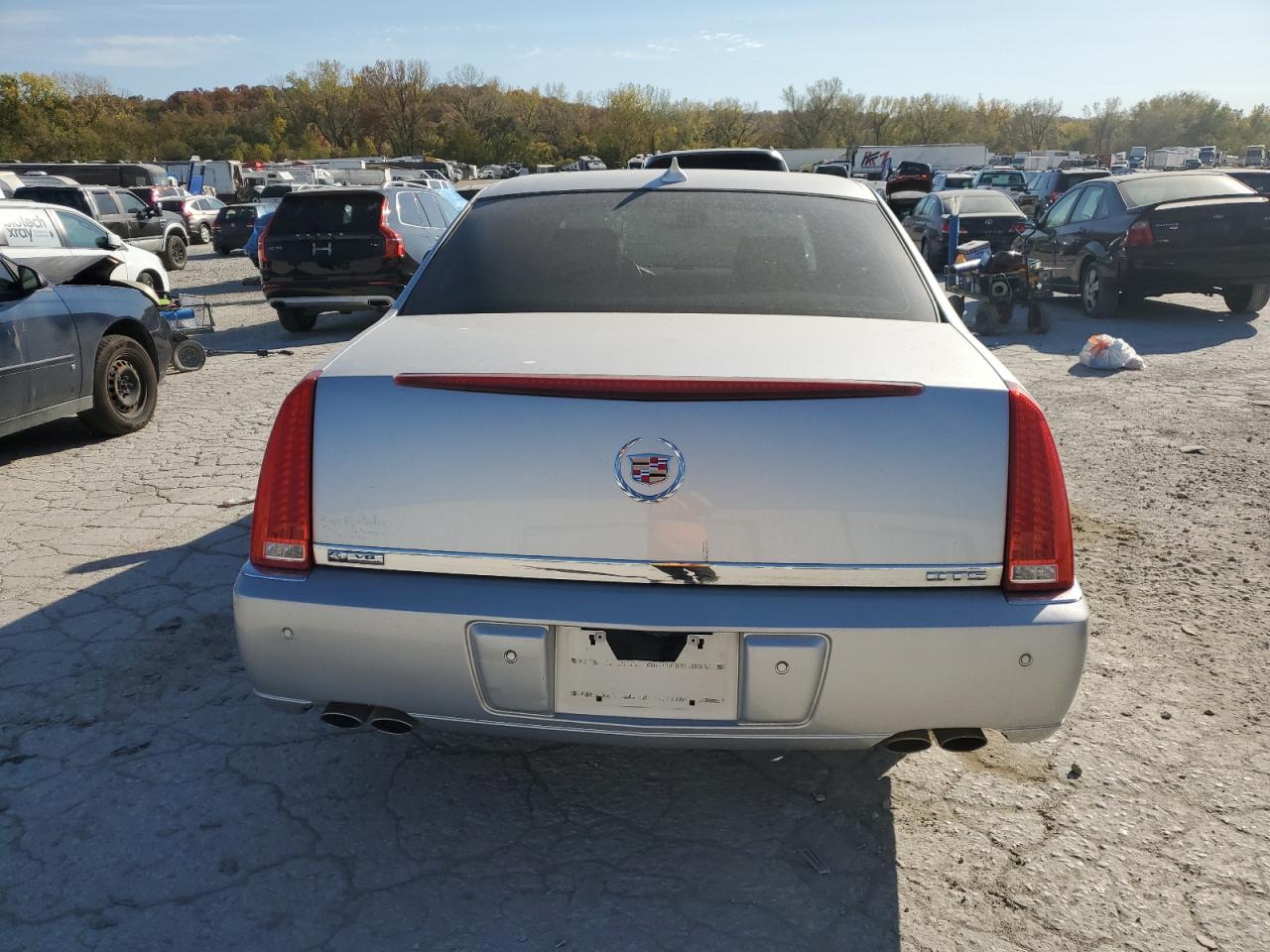 2010 Cadillac DTS - Image 6