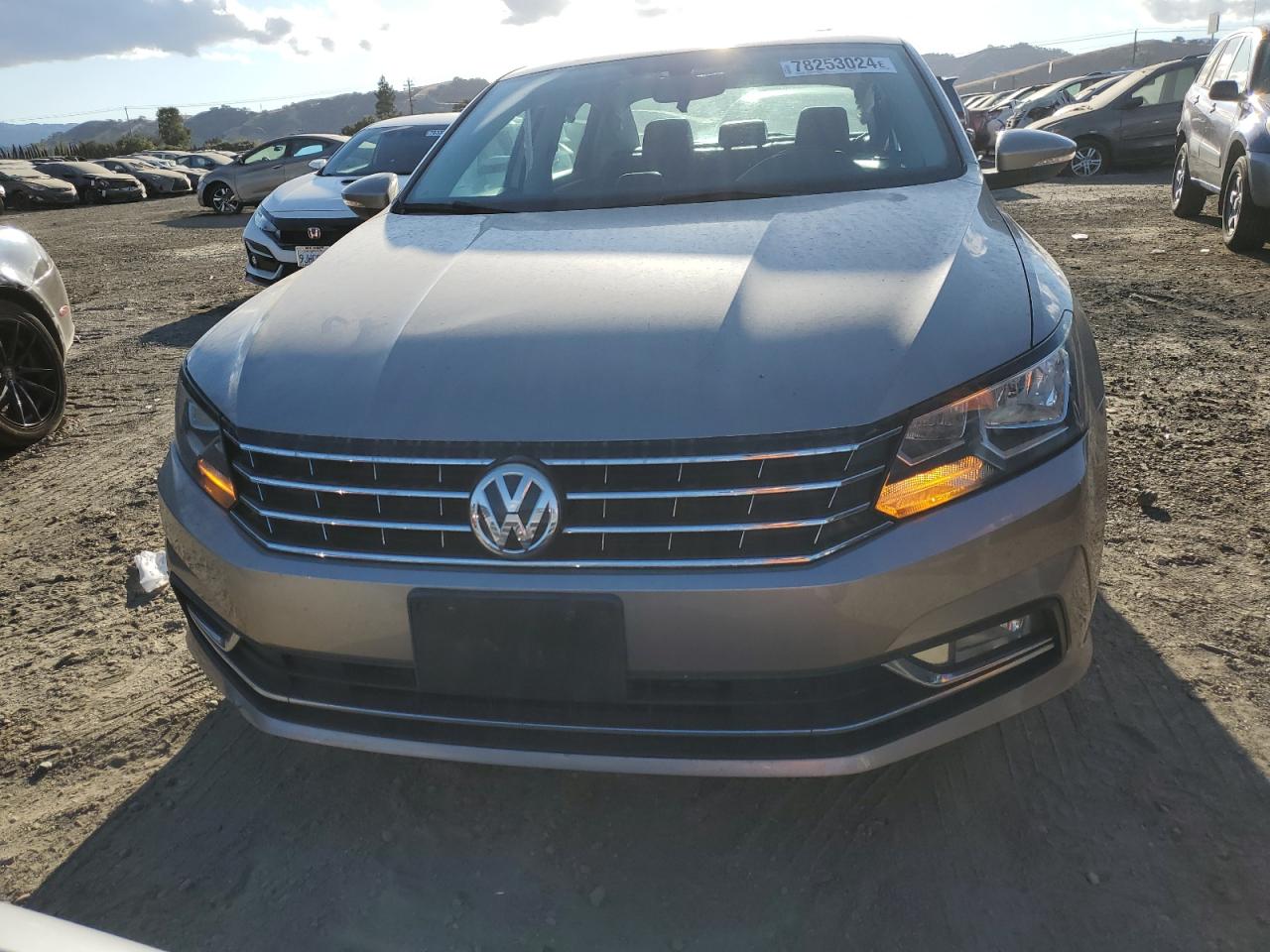 2016 Volkswagen Passat - Image 5
