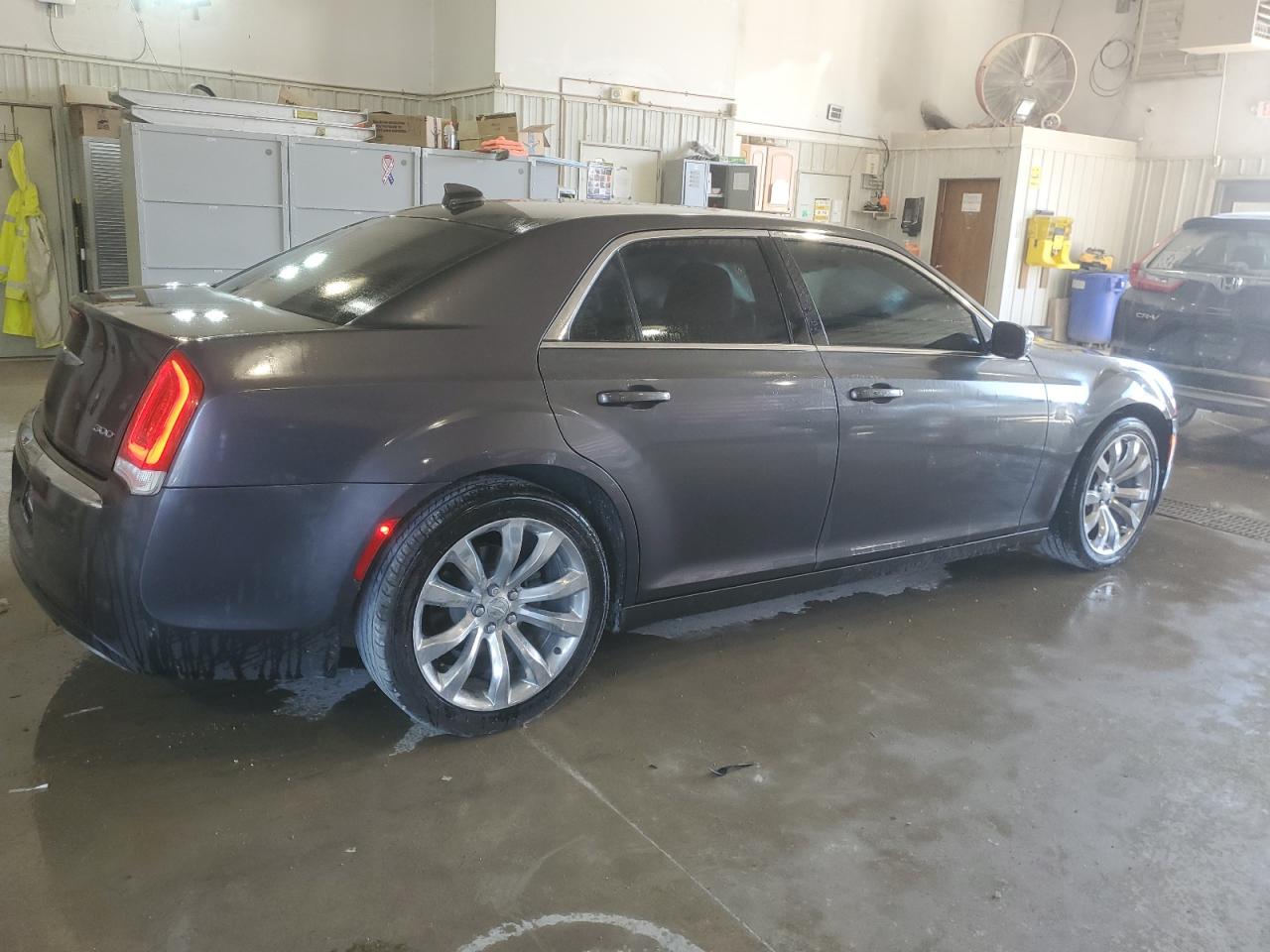 2018 Chrysler 300 - Image 3