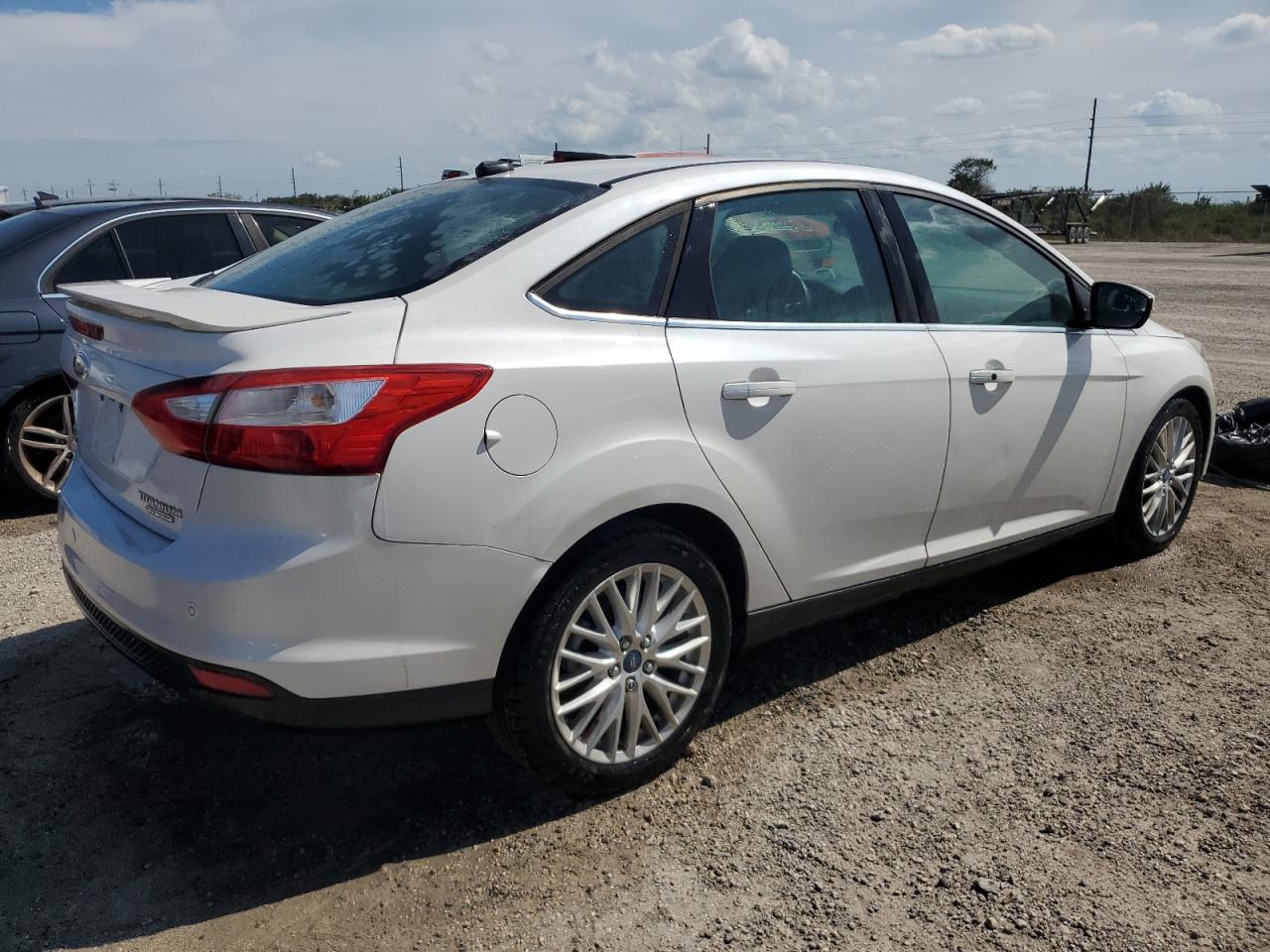 VIN 1FADP3J27DL195474 2013 FORD FOCUS no.3