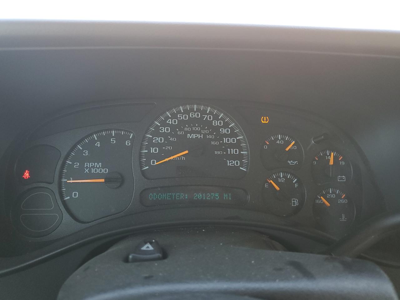 2005 Chevrolet Tahoe - Image 9