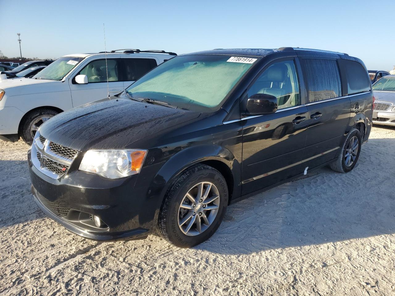 2015 Dodge Caravan - Image 1