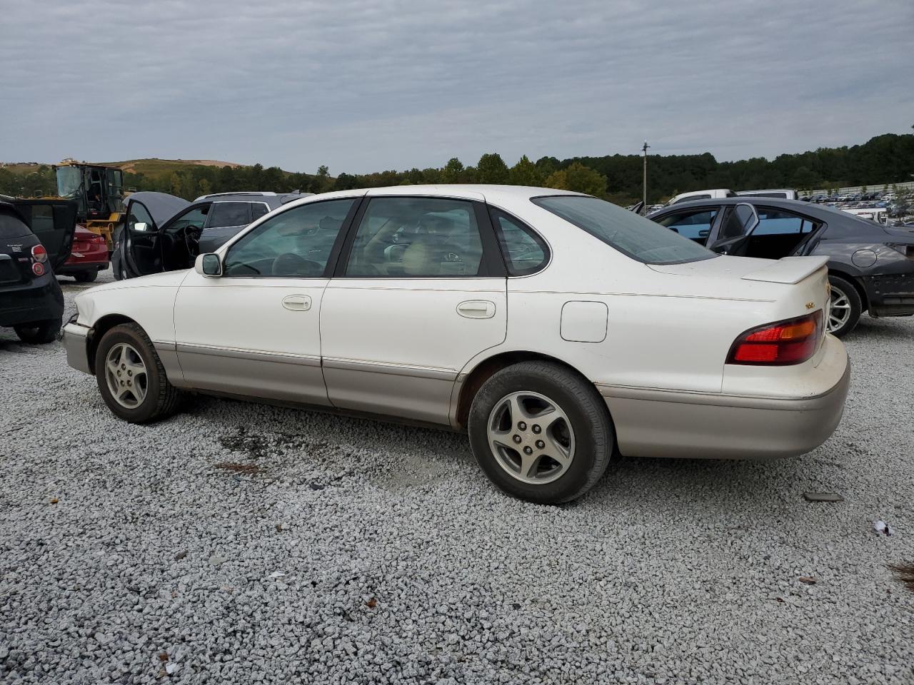 1999 Toyota Avalon - Image 2