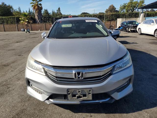  HONDA ACCORD 2017 Srebrny