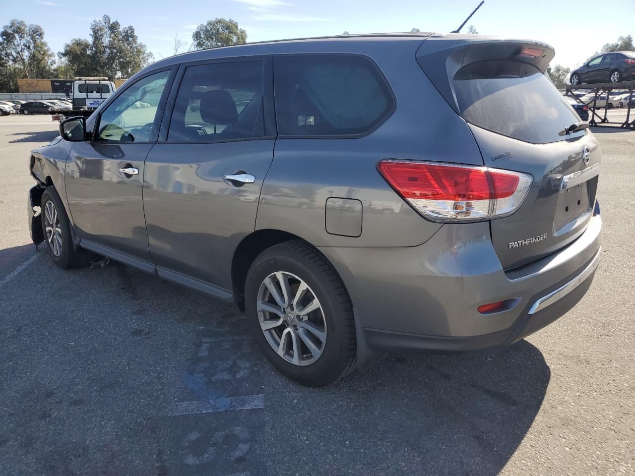 2015 Nissan Pathfinder - Image 2