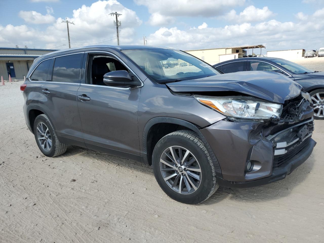 VIN 5TDKZRFHXKS330003 2019 TOYOTA HIGHLANDER no.4