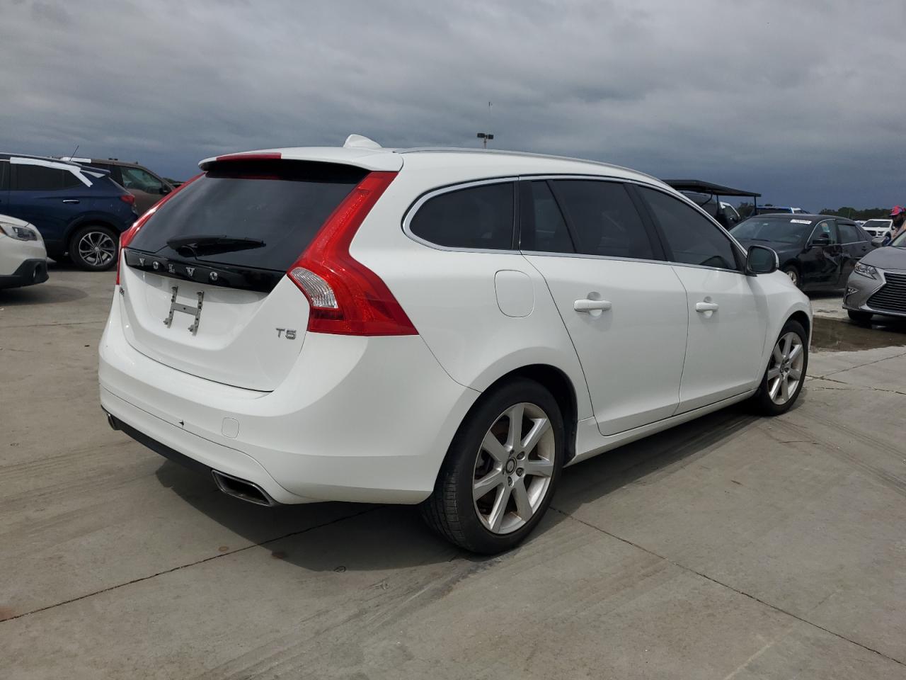 2017 Volvo V60 - Image 3