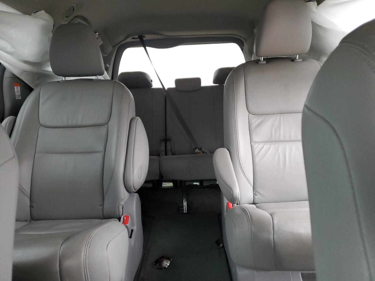 2017 Toyota Sienna - Image 10