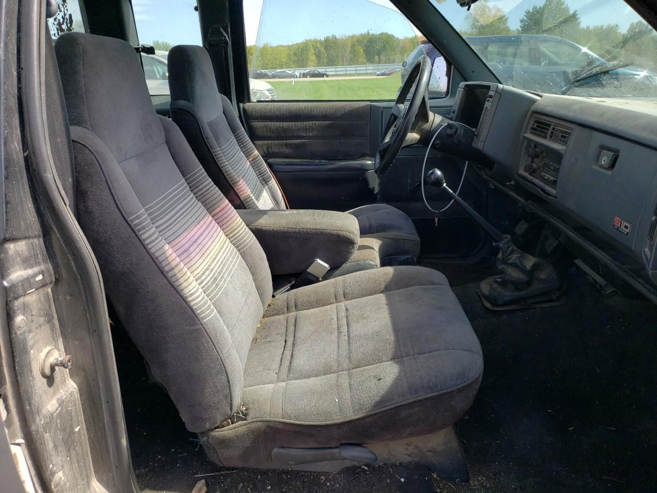 1993 Chevrolet S-10 Pickup - Image 10