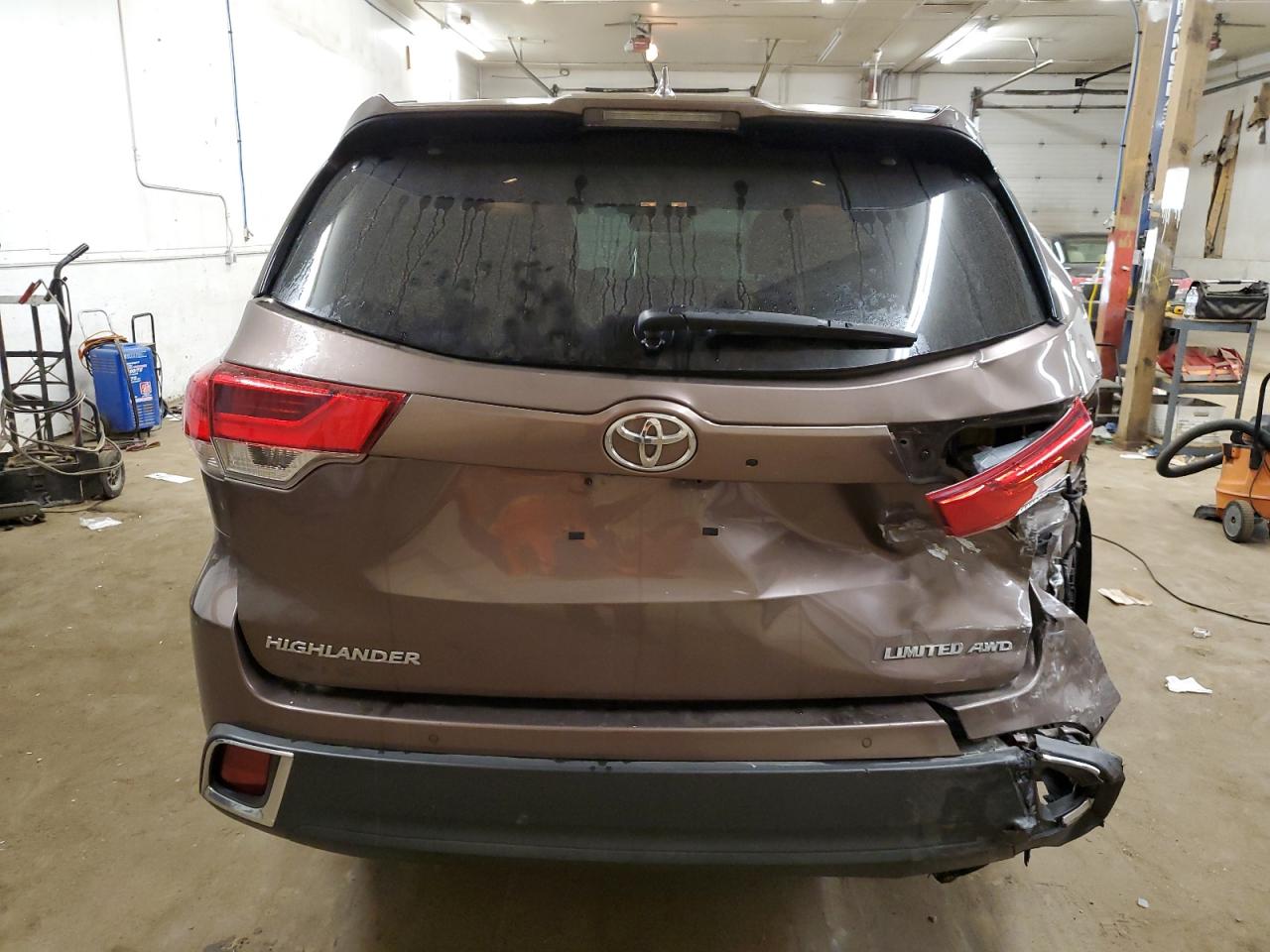 5TDDZRFH7HS462055 2017 Toyota Highlander Limited