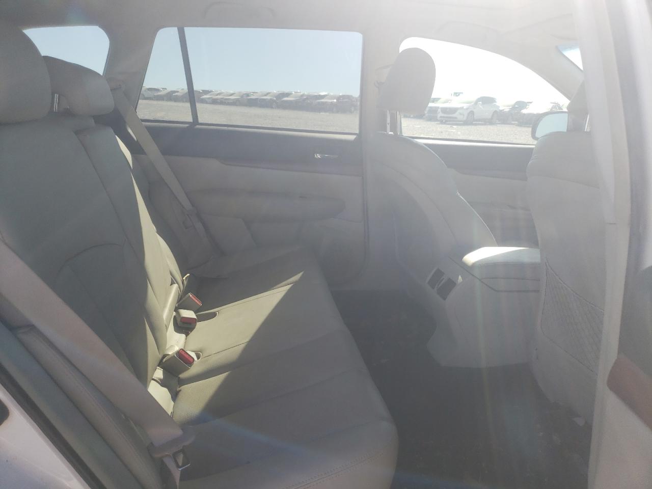 2013 Subaru Outback - Image 11