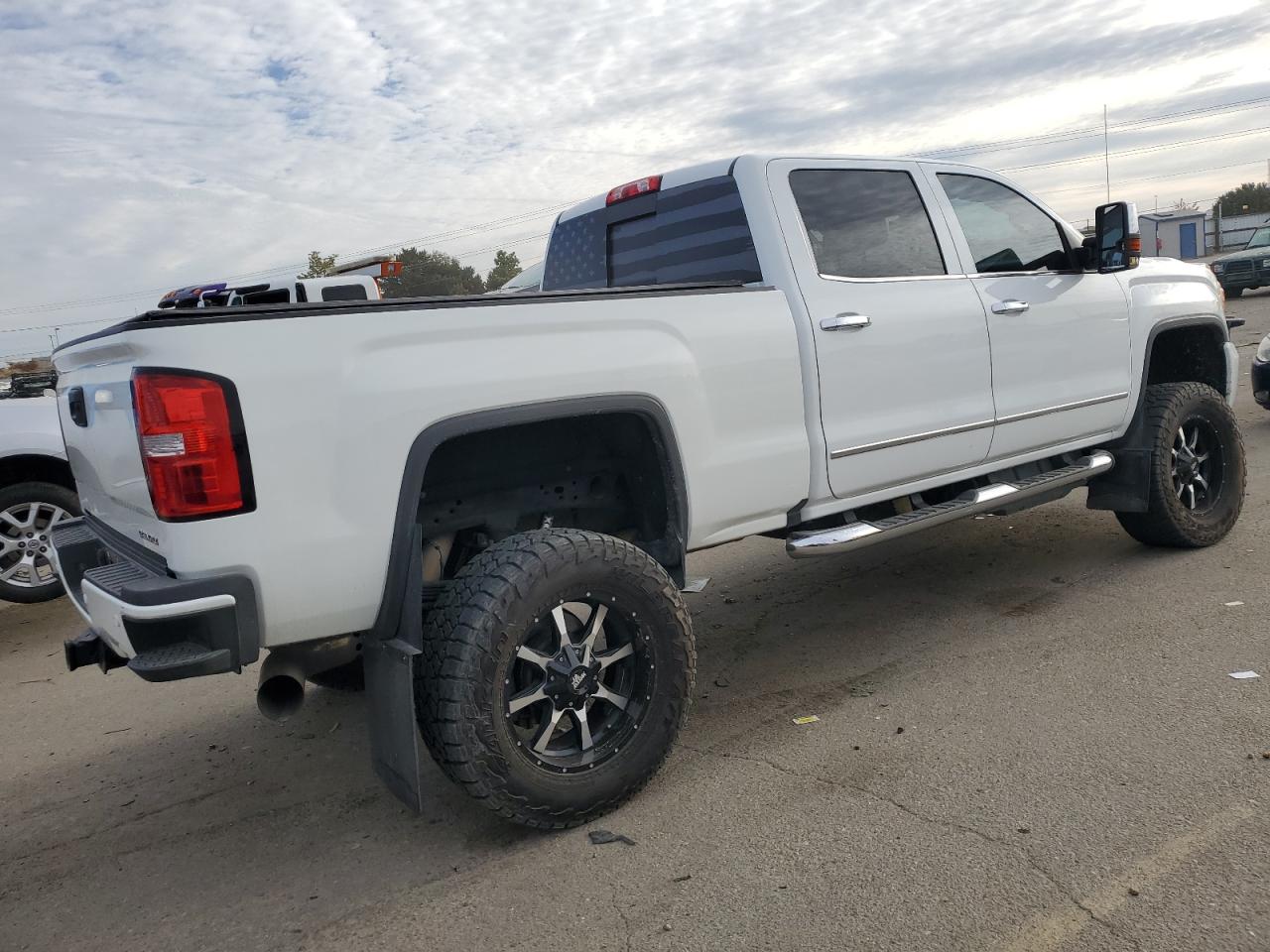 2017 GMC Sierra - Image 3