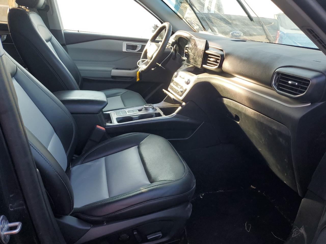 2022 Ford Explorer - Image 7