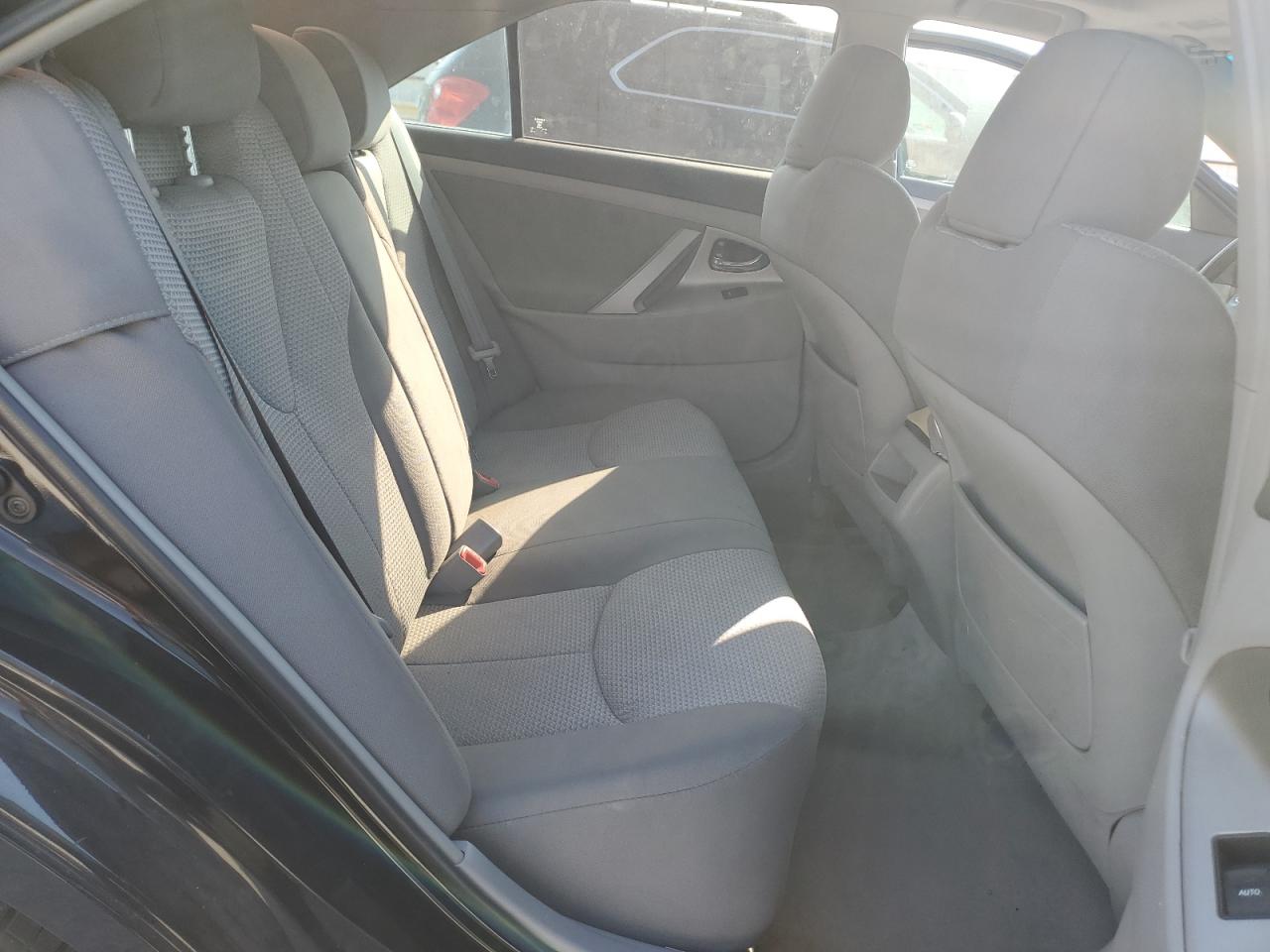 2011 Toyota Camry - Image 10