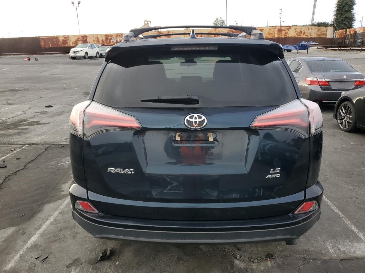 2018 Toyota Rav4 Le VIN: 2T3BFREV4JW721502 Lot: 78276094