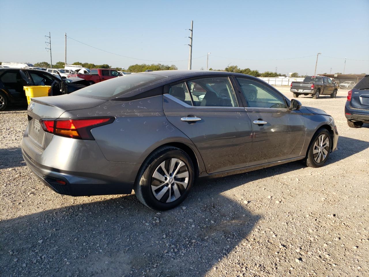 2020 Nissan Altima - Image 3