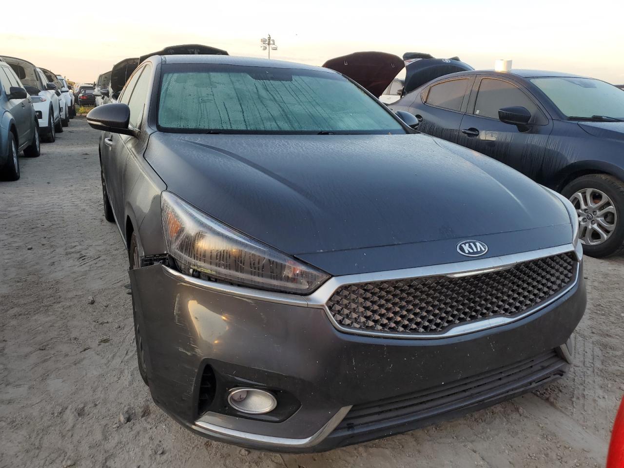 KNALB4J15J5123848 2018 Kia Cadenza Premium