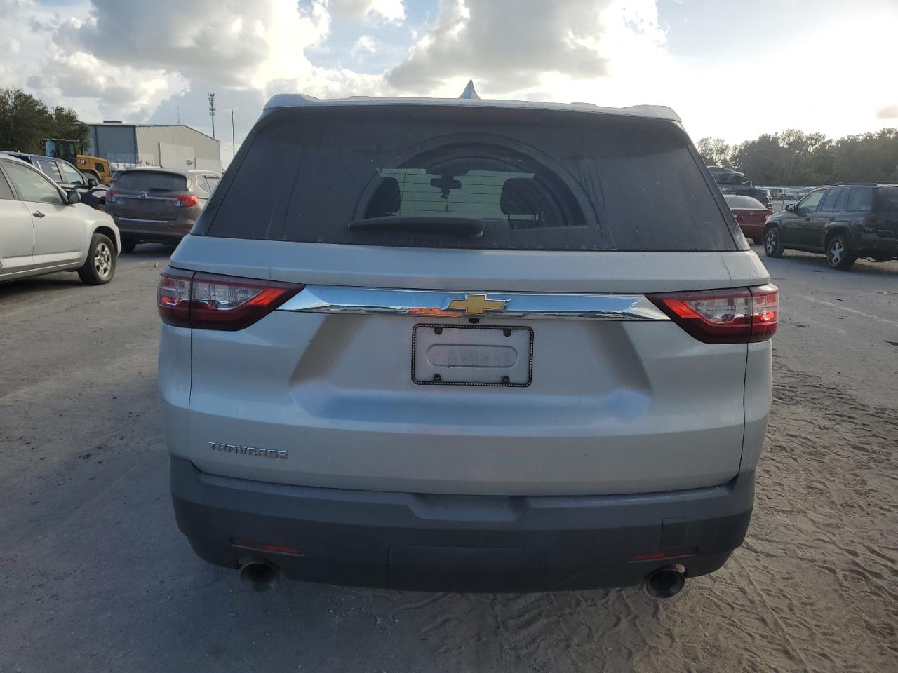 2019 Chevrolet Traverse Ls VIN: 1GNERFKW1KJ130308 Lot: 76556234