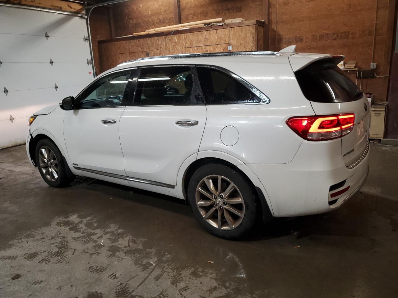 2016 Kia Sorento - Image 2