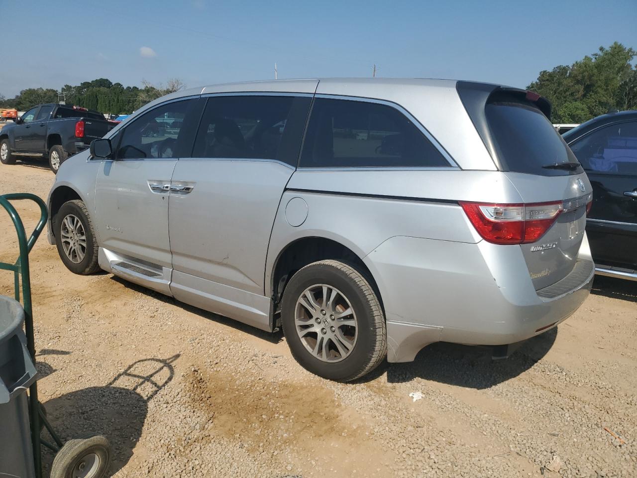 2012 Honda Odyssey - Image 2