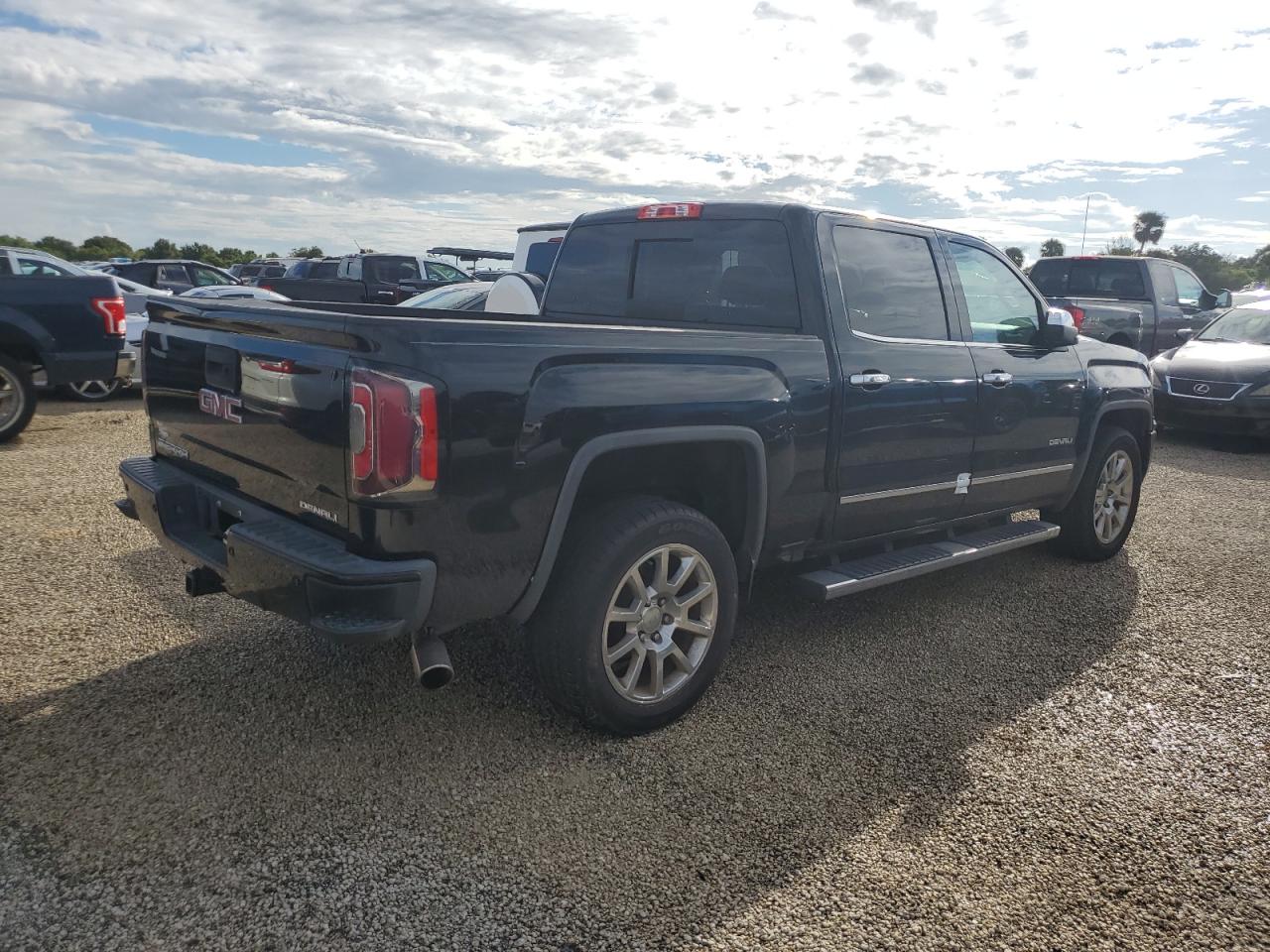 2017 GMC Sierra - Image 3
