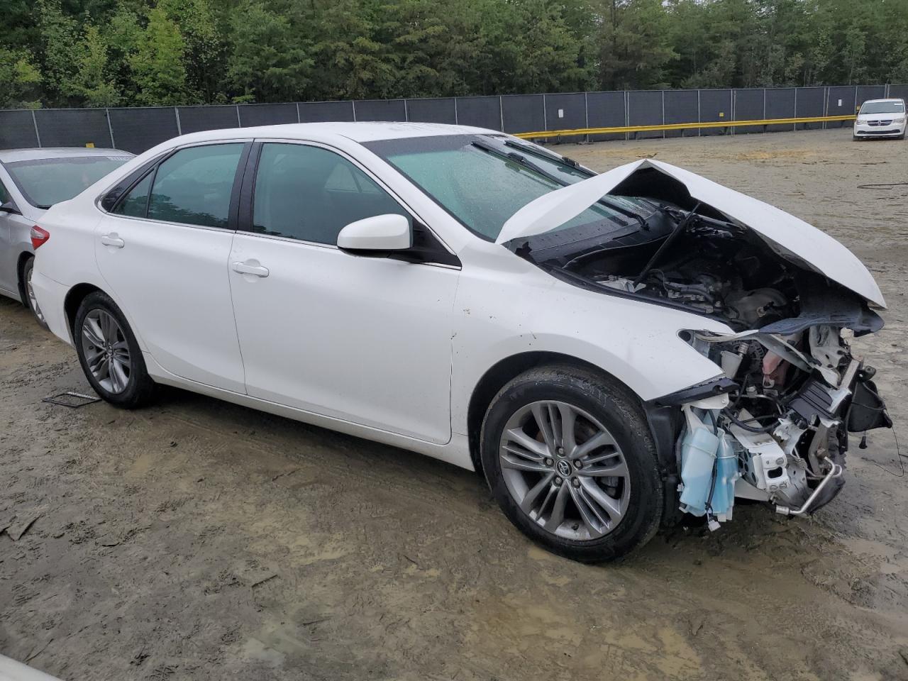 VIN 4T1BF1FK8GU157716 2016 TOYOTA CAMRY no.4