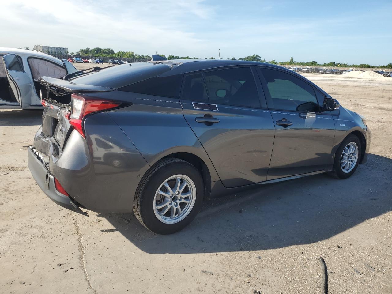 VIN JTDKARFU0K3095987 2019 TOYOTA PRIUS no.3