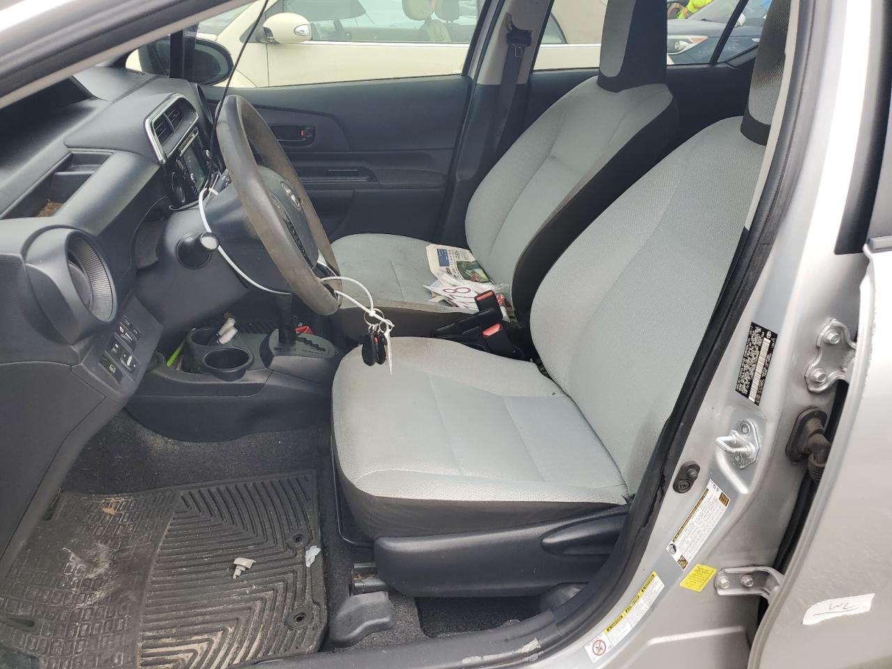 2018 Toyota Prius - Image 7