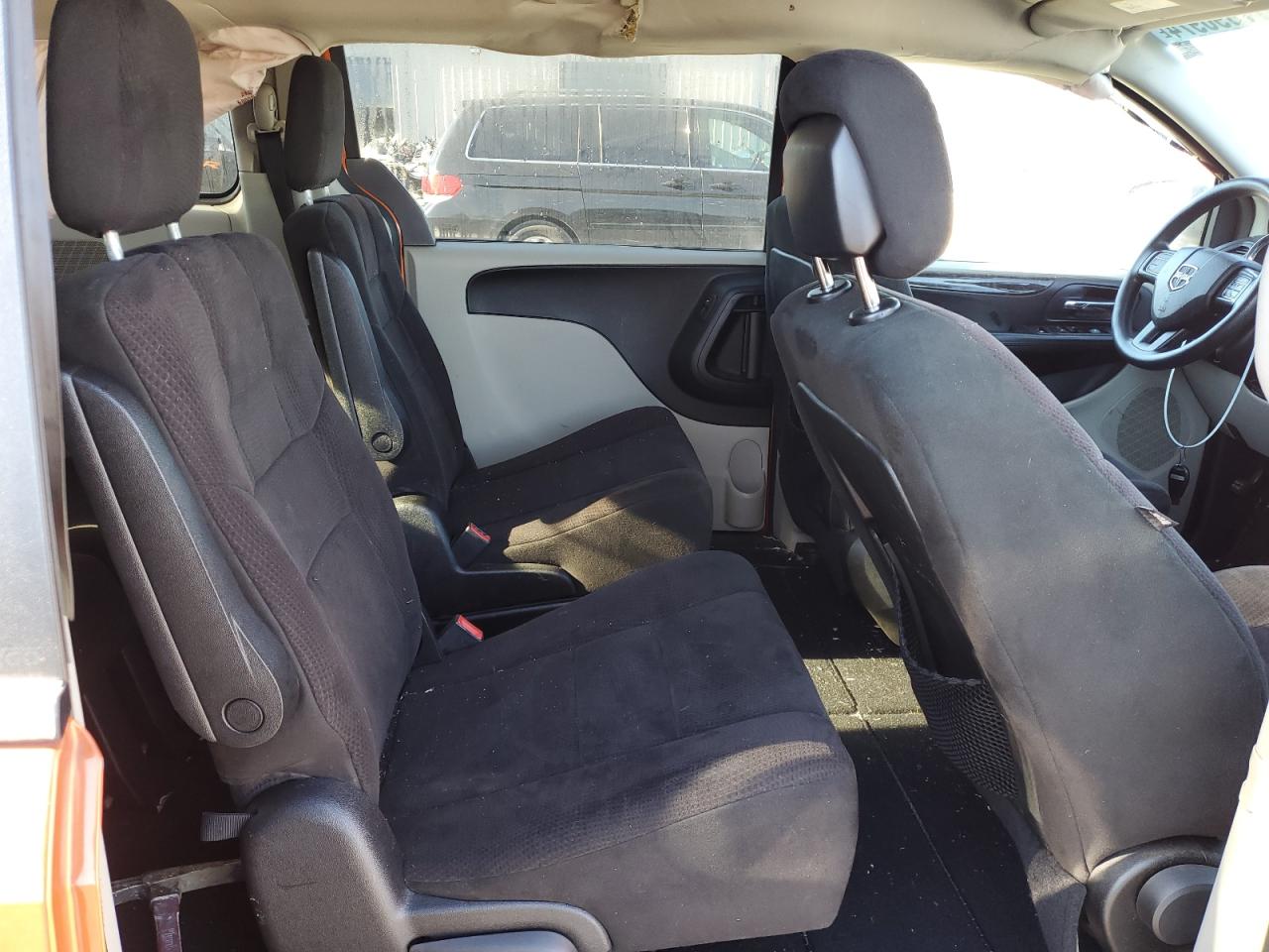 2011 Dodge Caravan - Image 11
